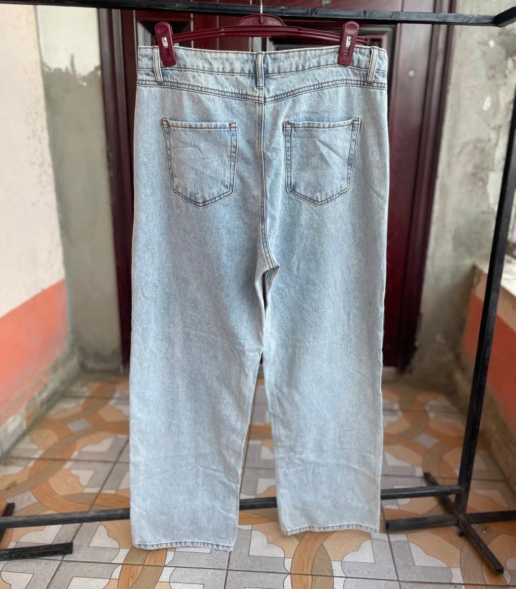 Light wash baggy denim jeans